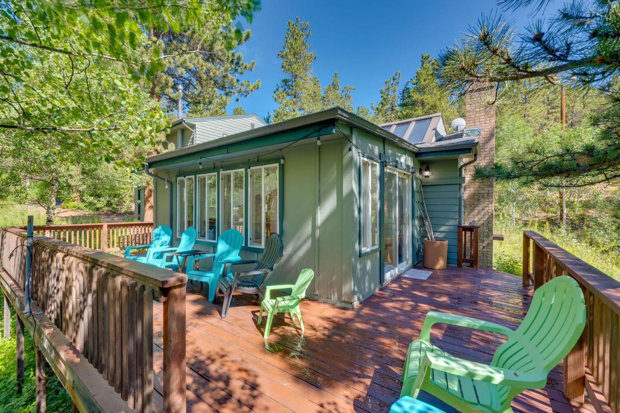 Stunning Golden Home With Deck About 35 Mi To Denver! Buitenkant foto