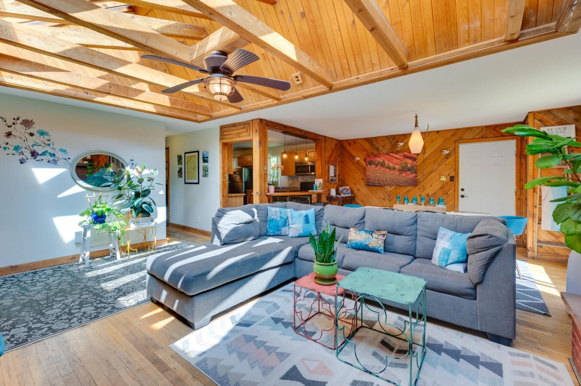 Stunning Golden Home With Deck About 35 Mi To Denver! Buitenkant foto