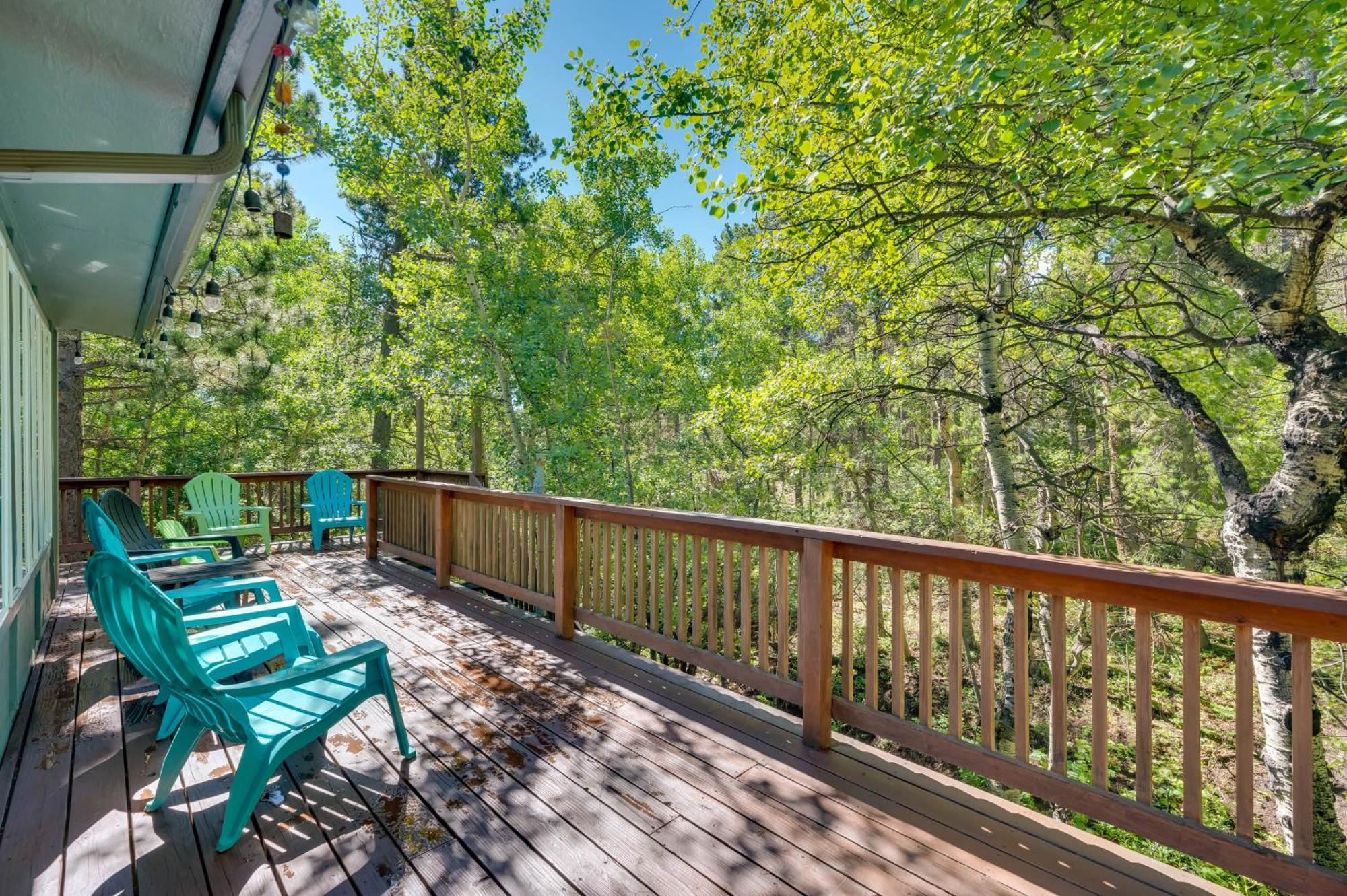 Stunning Golden Home With Deck About 35 Mi To Denver! Buitenkant foto